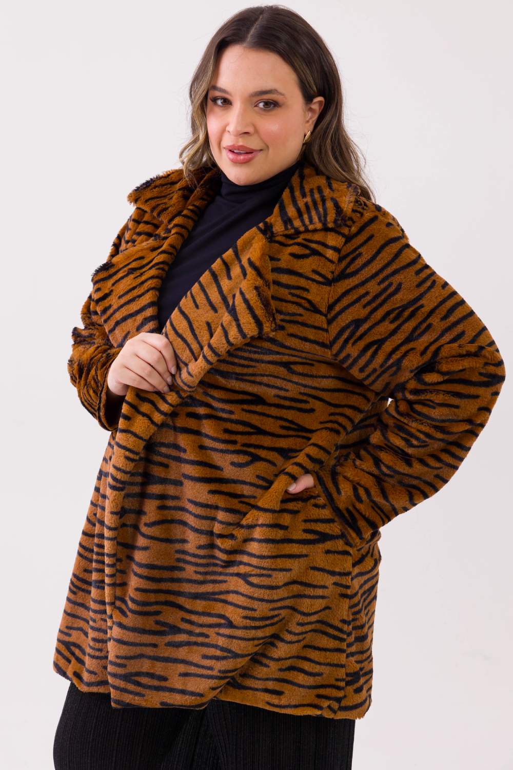 Casaco Plus Size Fluffy Animal Print Cess