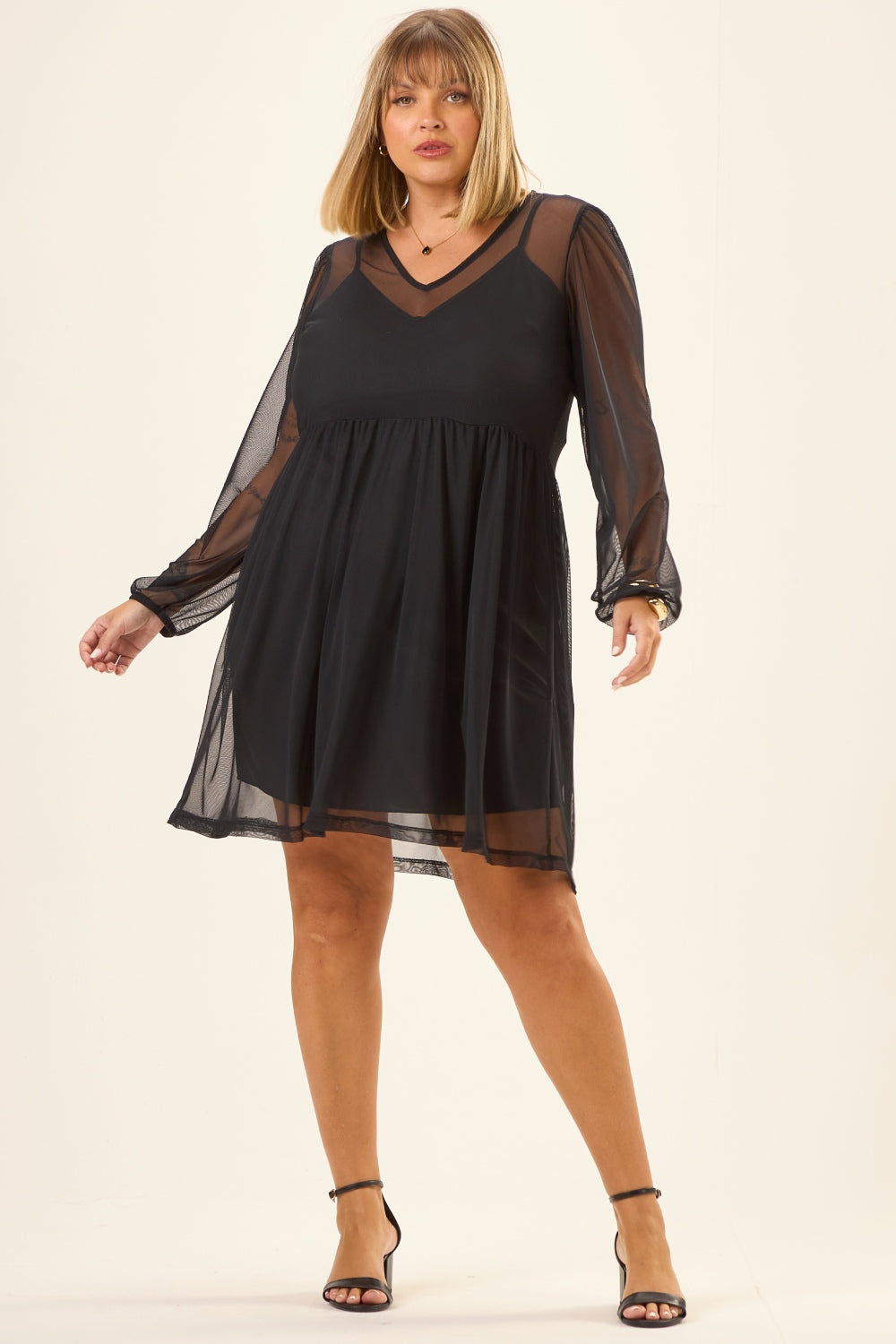 Vestido Curto Plus Size Vinci em Tule com Forro Preto Cess