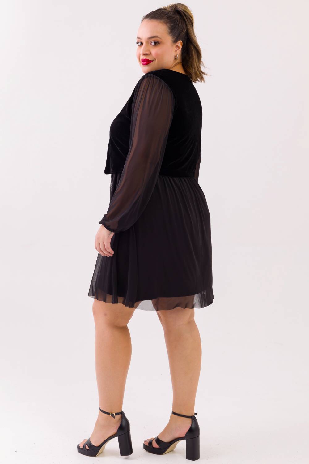 Vestido Curto Plus Size Joane Tule e Colete Veludo Preto Cess