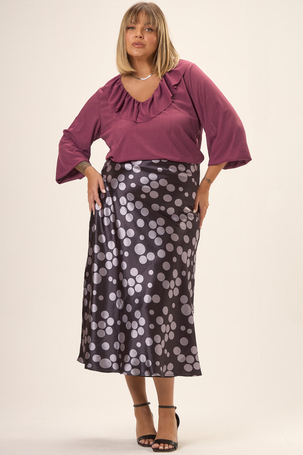 Saia Midi Plus Size Cetim Estampado Poá Vinci Cess