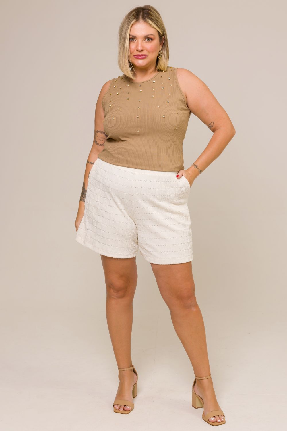 Bermuda Plus Size Cris com Textura e Laise Off White Cess
