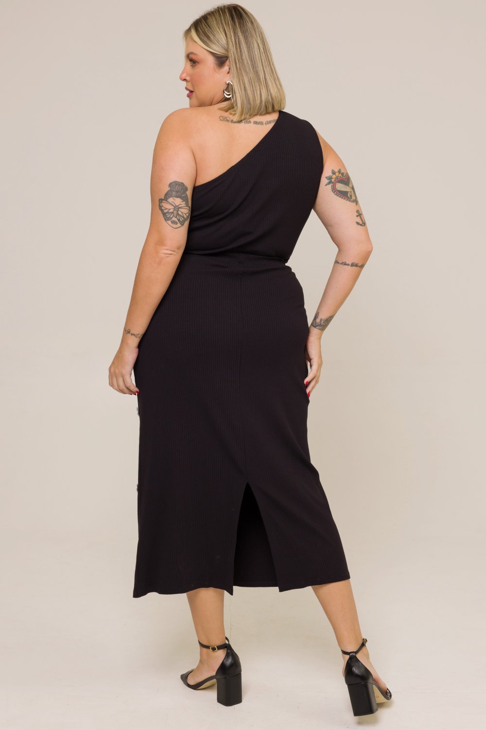 Saia Midi Plus Size Mirella New com Fenda e Bordado Flores Preta Cess