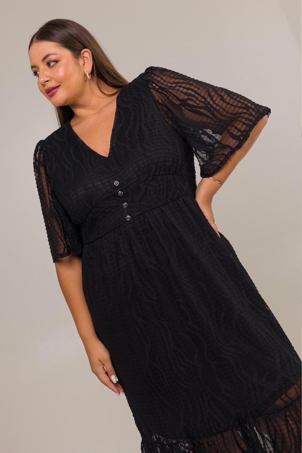 Vestido Midi Plus Size em Renda Com Laço Ansellia Preto Cess