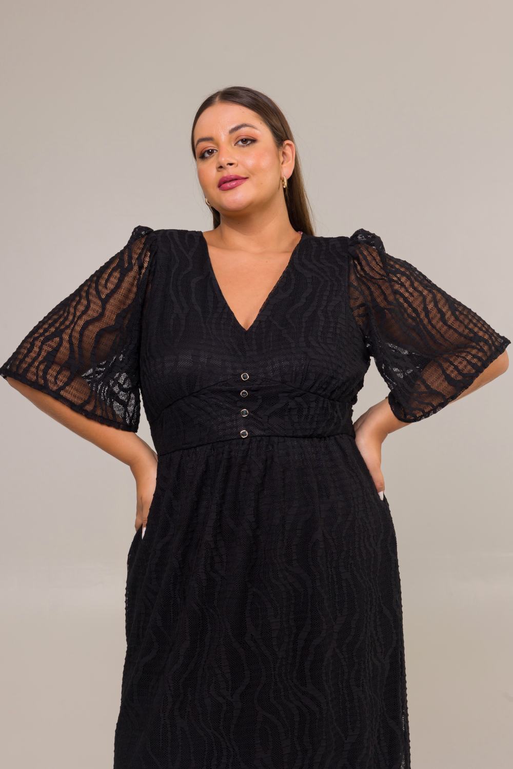 Vestido Midi Plus Size em Renda Com Laço Ansellia Preto Cess