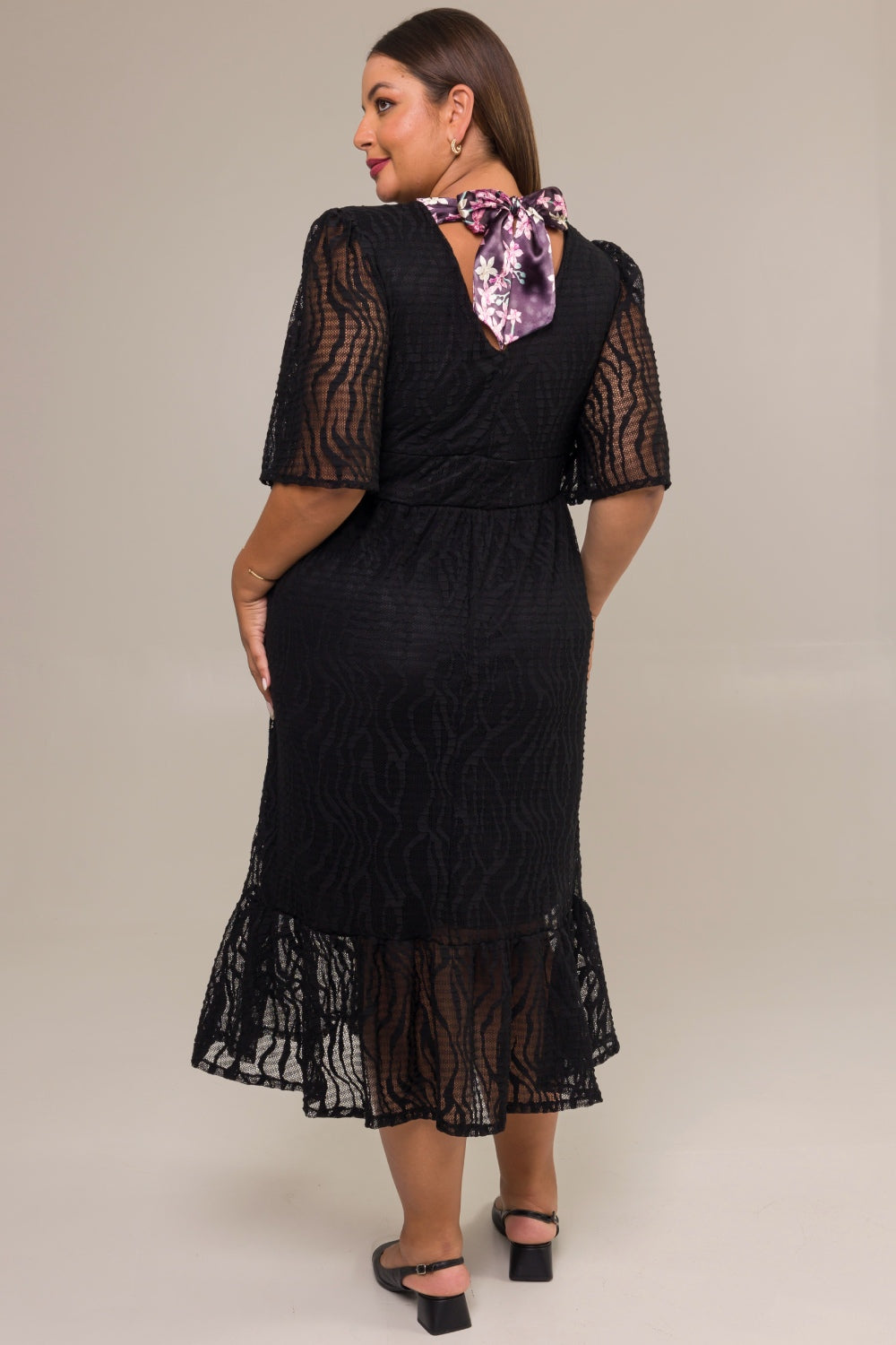 Vestido Midi Plus Size em Renda Com Laço Ansellia Preto Cess