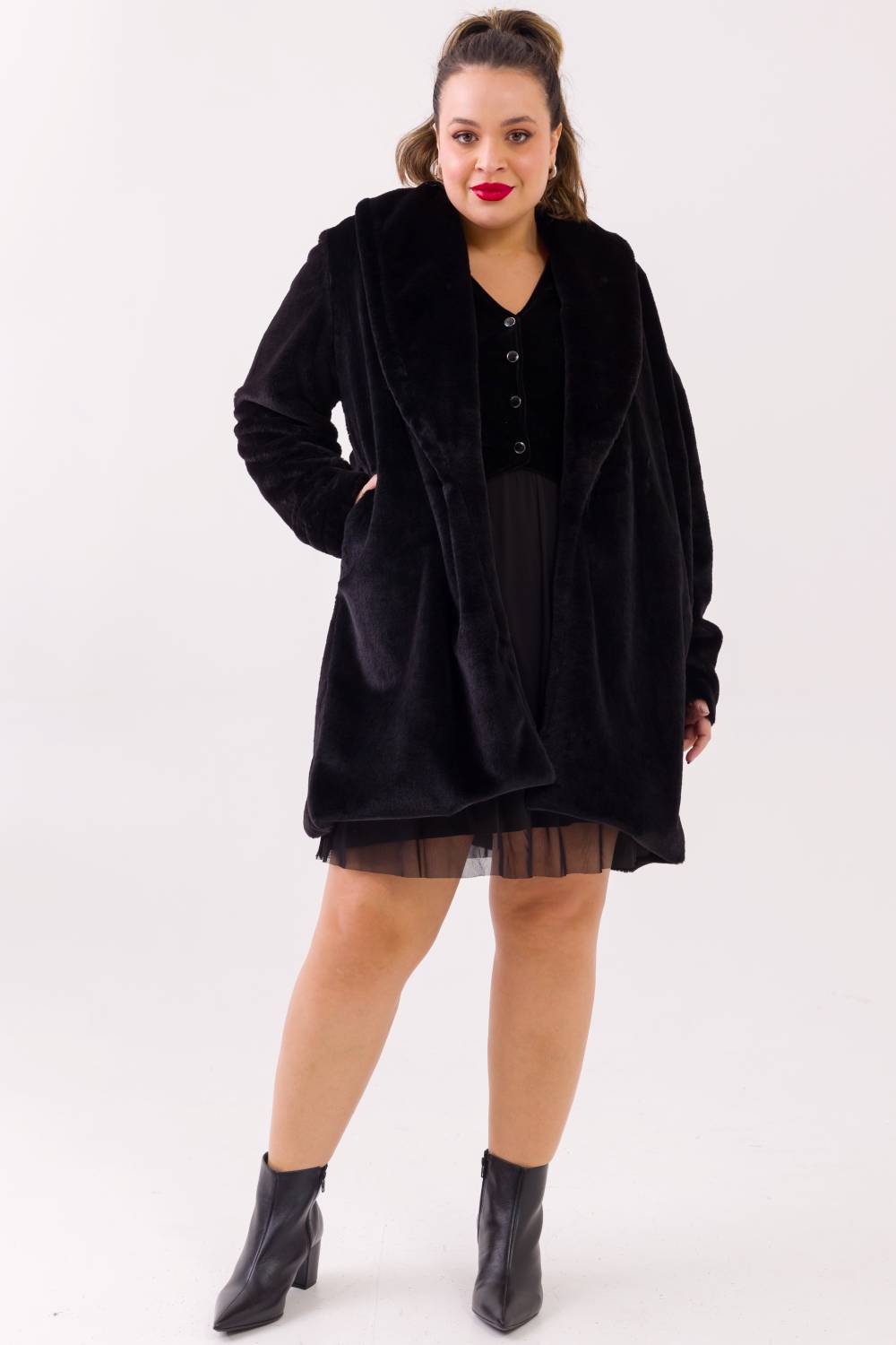 Vestido Curto Plus Size Joane Tule e Colete Veludo Preto Cess